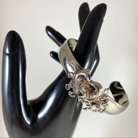 Silver-tone floral heart cuff bracelet OOAK - Picture 3 of 3